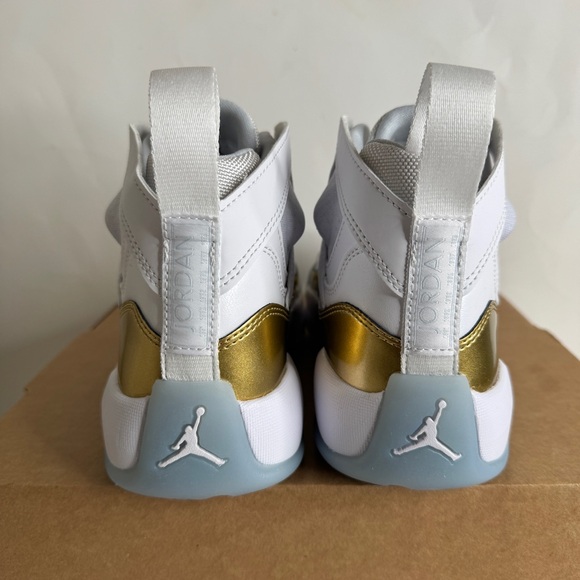 Nike Jordan Jumpman Two Trey Women's Size 8.5 Men's Size 7 White Gold DR9631 107 - Picture 6 of 8